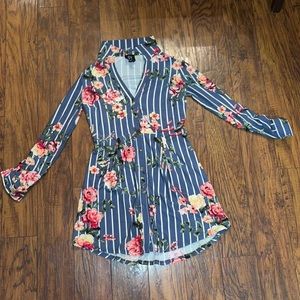 Long sleeve dress with flower pattern all over it size M in good condition